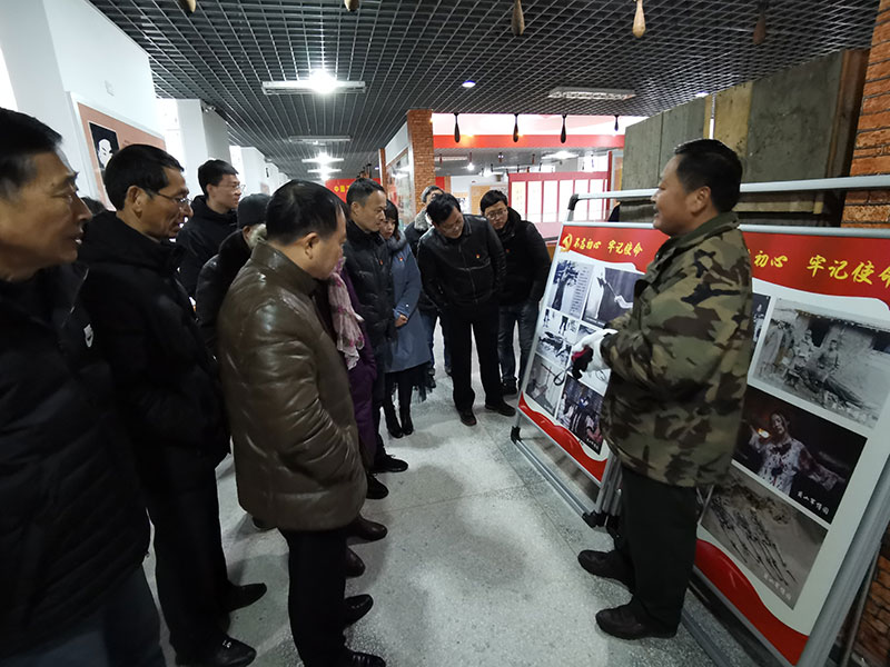 屯溪區(qū)委辦黨支部、屯溪城建投公司黨支部聯(lián)合開展主題黨日共建活動